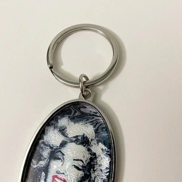 Verdici Marilyn Monroe Keychain Elby Gifts - Picture 9 of 16